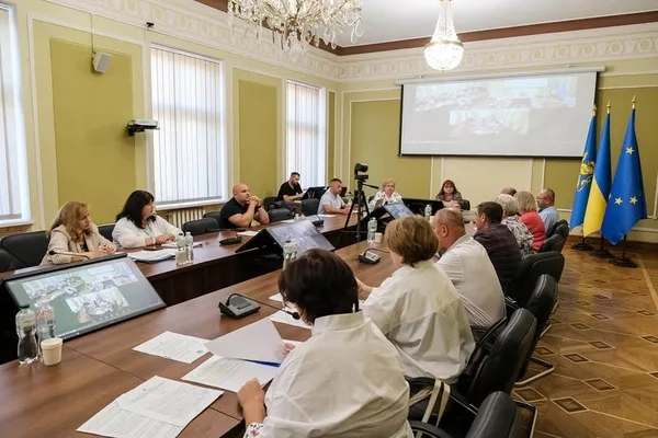 На Львівщині обговорили підвищення зарплат у закладах освіти та їхню готовність до нового навчального року