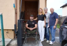 У Дрогобичі встановили підйомник для військовослужбовця Олександра Рябушенка
