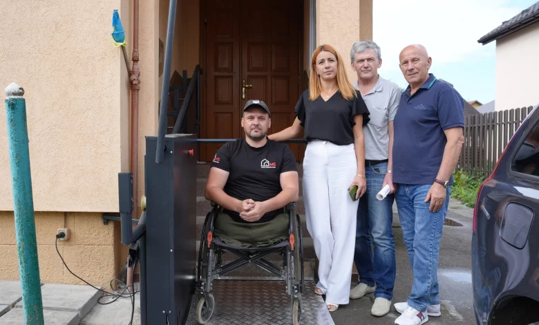 У Дрогобичі встановили підйомник для військовослужбовця Олександра Рябушенка