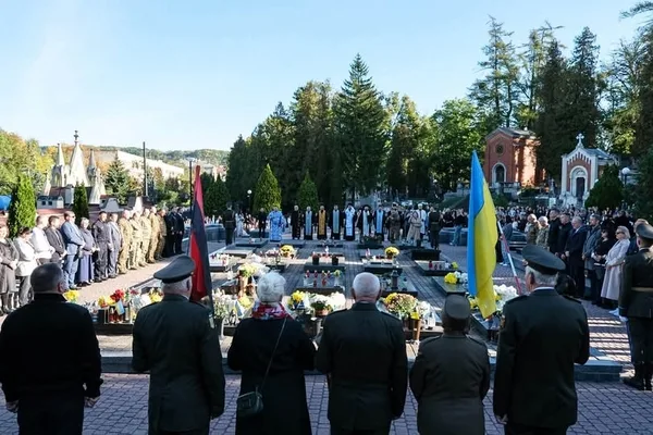 У Львові розпочали День захисників і захисниць України молитвою на Личакові