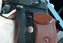 У центрі Львова встановили нападників, які погрожуючи пістолетом побили перехожого