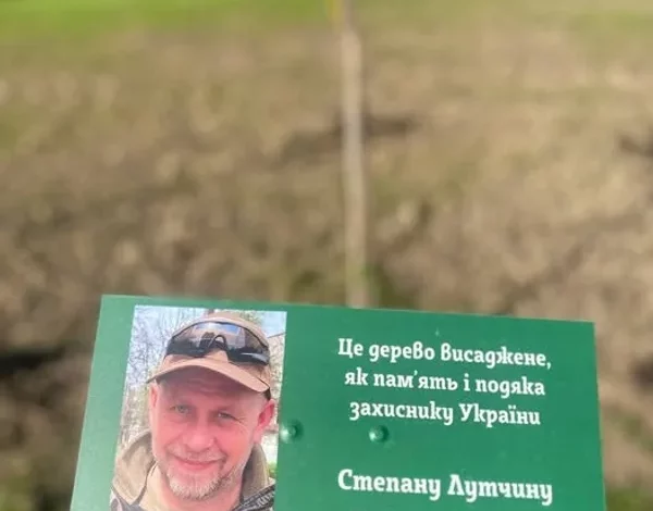 В Острові відкрили Алею пам’яті випускників-захисників України