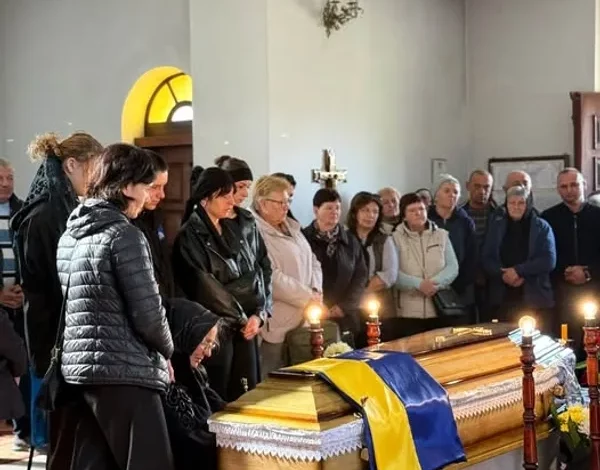 Новороздільська громада попрощалася із захисником Олегом Скрутом