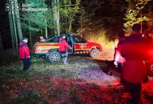 На Львівщині рятувальники знайшли 83-річного туриста, який заблукав на горі Парашка