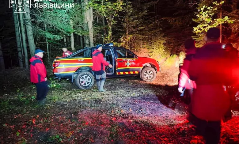 На Львівщині рятувальники знайшли 83-річного туриста, який заблукав на горі Парашка