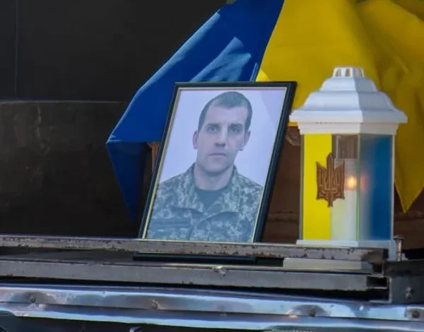 У Орові прощаються з полеглим воїном Ігорем Стрончаком