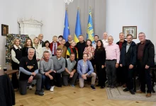 Делегація UCCA привезла до Львова 52 карети швидкої допомоги для військових
