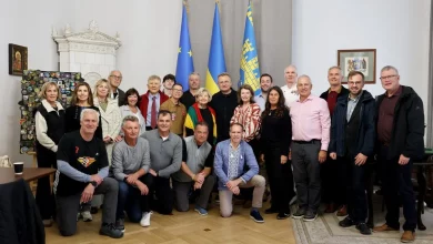 Делегація UCCA привезла до Львова 52 карети швидкої допомоги для військових