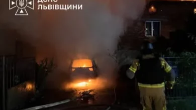 На Львівщині через російську атаку загорілися будинки та автомобілі