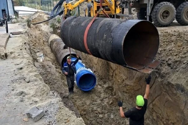 Львівводоканал завершує прокладання нового магістрального водогону під дорогою