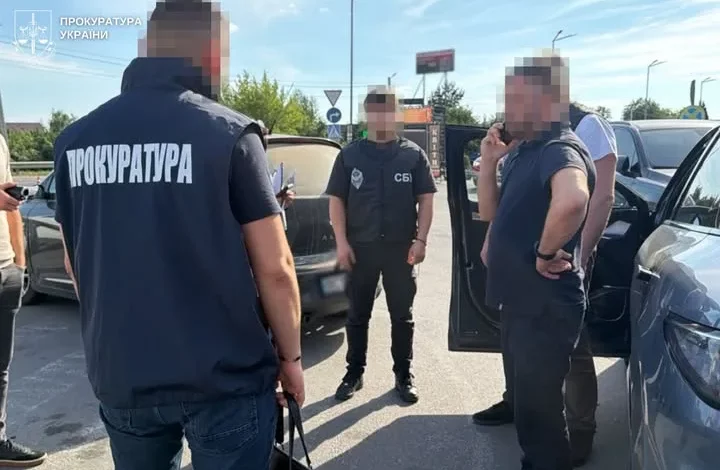 Ексначальника відділу митного поста на Львівщині судитимуть за вимагання хабарів за розмитнення авто