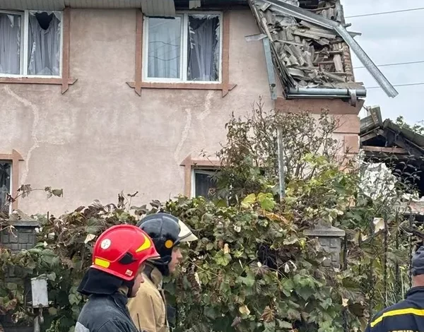 У Малехові реактивний безпілотник пошкодив будинки й авто, є поранені