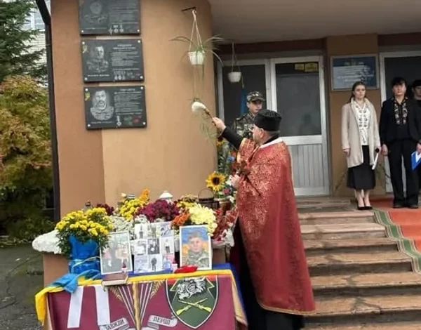 У Грусятичах відкрили меморіальну дошку захиснику Андрію Вересу