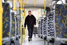 Ветеран Іван Лебідь став першим в Україні водієм трамвая з протезом ноги