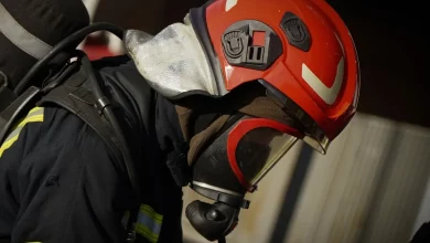 У Стрию рятувальники відчинили квартиру жінки похилого віку та передали її медикам