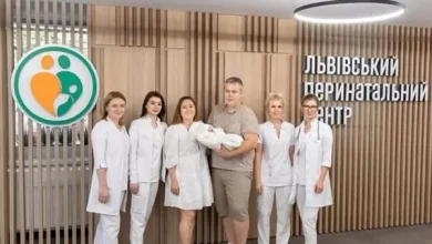 У Львові виписали додому недоношену дівчинку, яка народилася з вагою 620 грамів