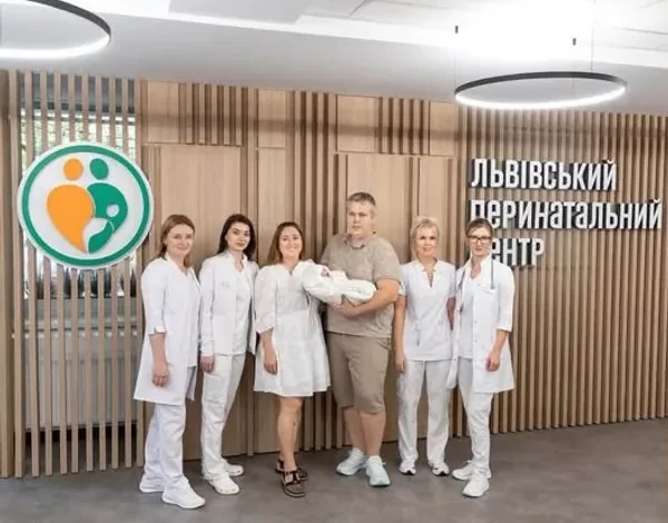 У Львові виписали додому недоношену дівчинку, яка народилася з вагою 620 грамів