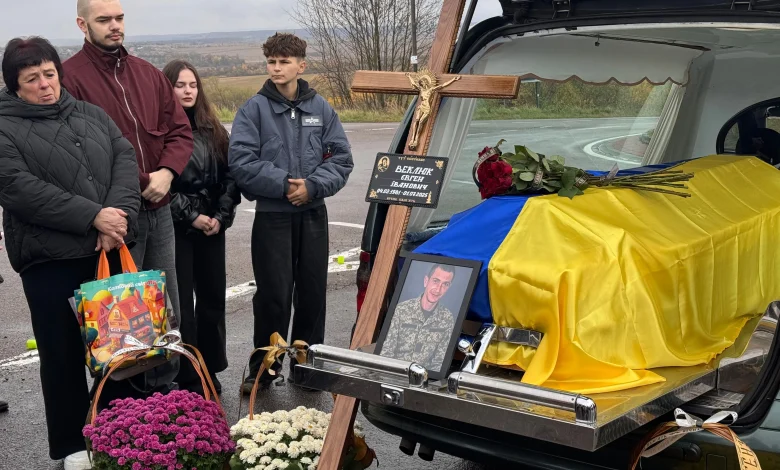 Дрогобицька громада попрощалася з полеглим захисником Євгеном Веклюком